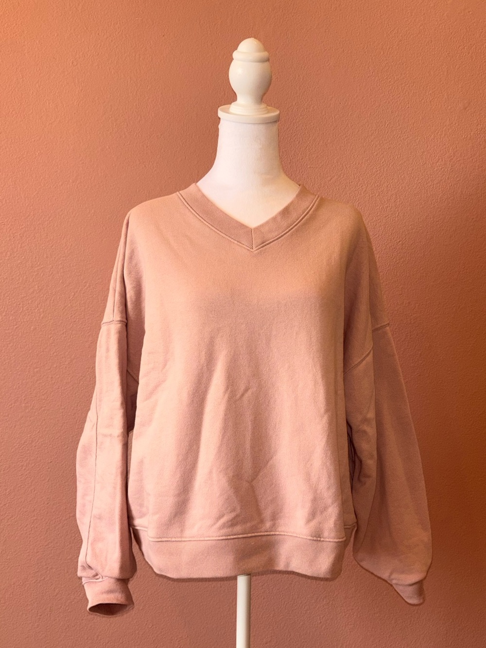 GAP V-Neck Pullover in Pink size Medium